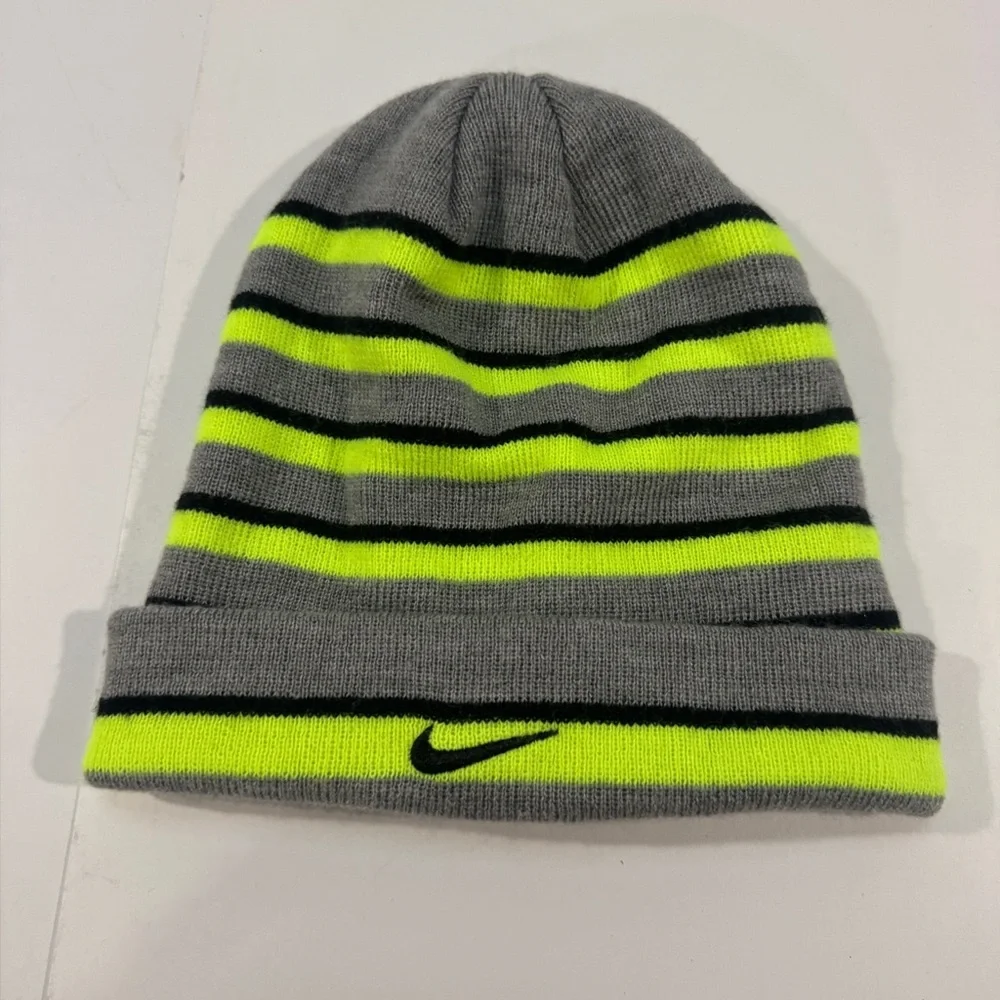 Nike knitted cap. Youth. Pre-owned, EUC